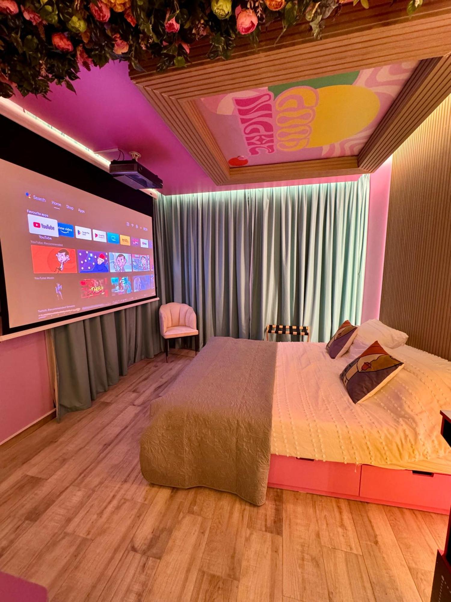 Capsule Flora Business Bay View Burj Khalifa-Pool Table-Game Arcade-Projector-Playstation 5 Apartment Dubai Exterior photo