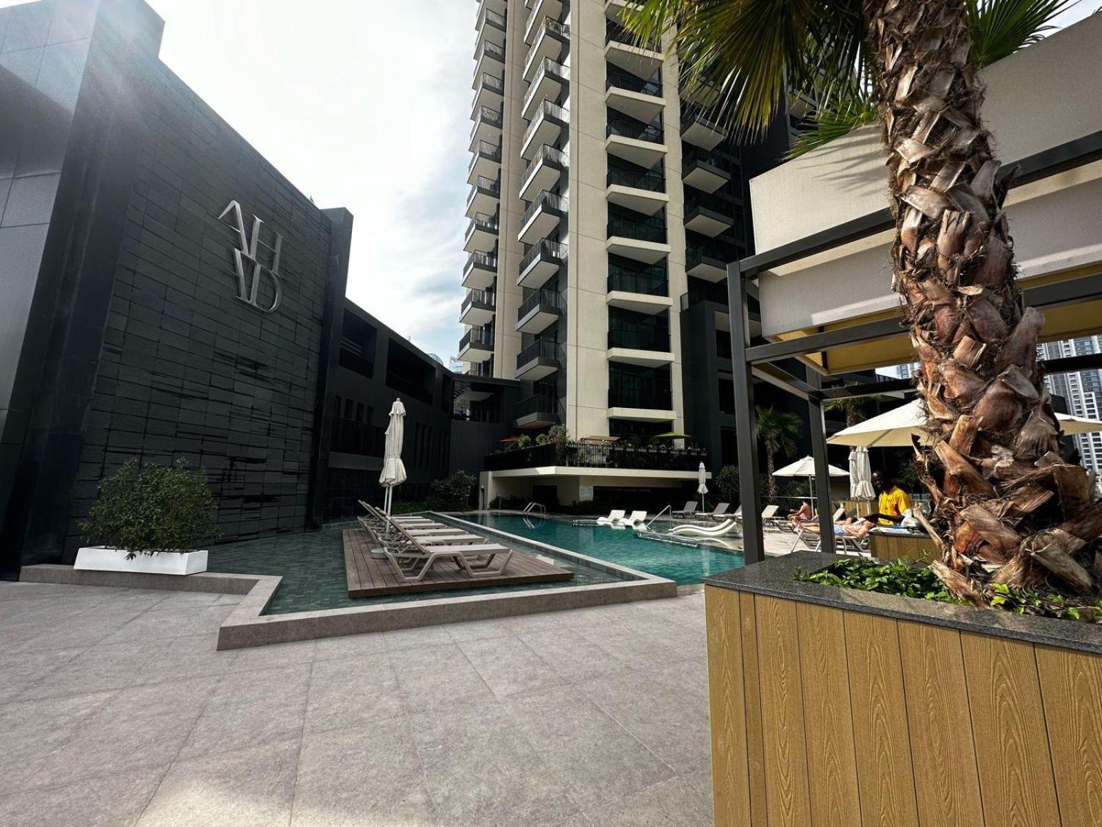 Capsule Flora Business Bay View Burj Khalifa-Pool Table-Game Arcade-Projector-Playstation 5 Apartment Dubai Exterior photo